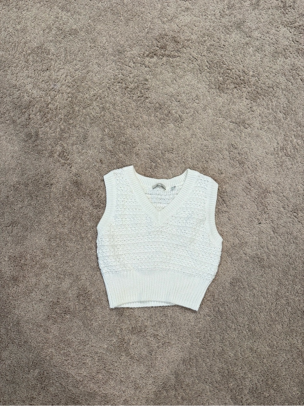 Vince Cream V‑Neck Sleeveless Knit Crop Top